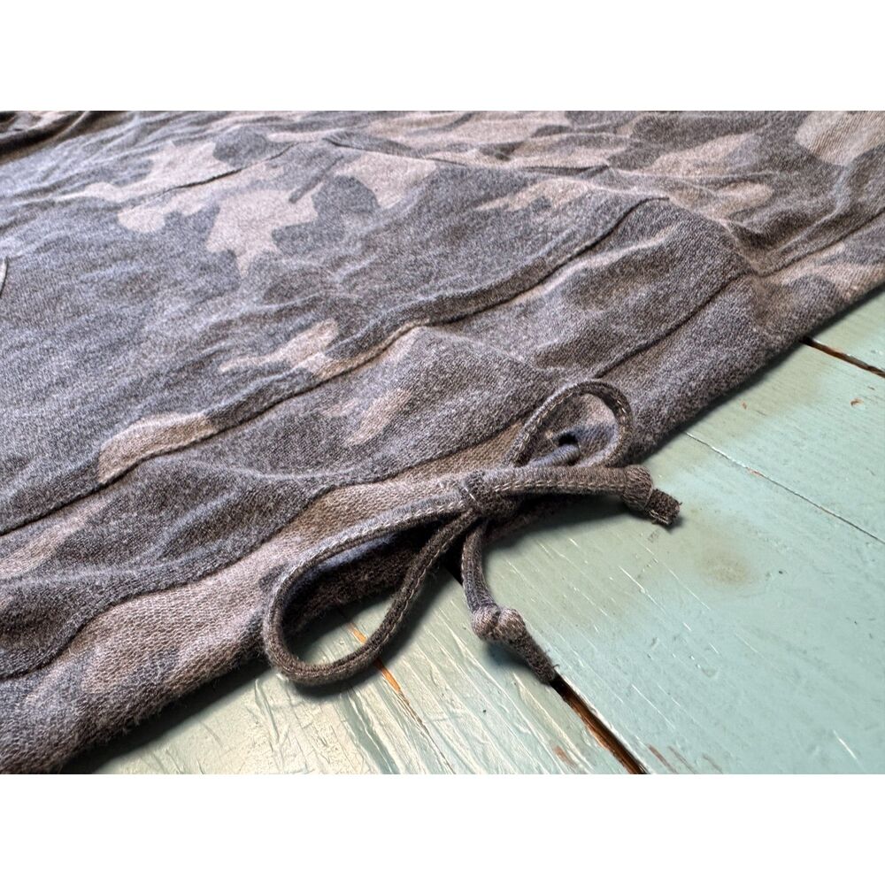 LIVI Gray & Green Camo Hooded Pullover Top Drawstring Hem Kangaroo Pocket Size L - Picture 4 of 7
